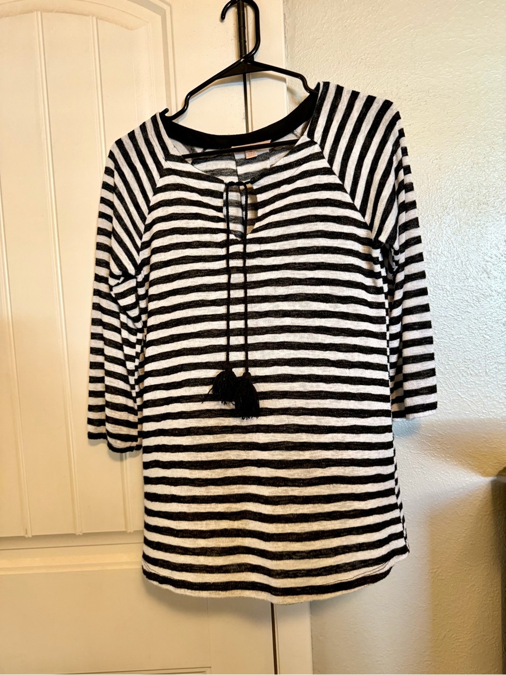 Gibson Latimer Black and White Striped Tassel Tie Top